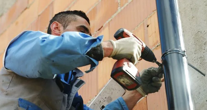 arreglo de bajantes de agua y canalones a precio barato en Munera